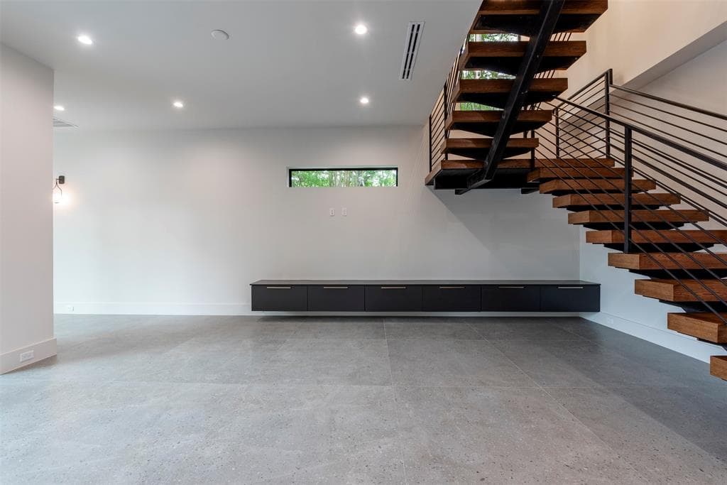 Contemporary 4